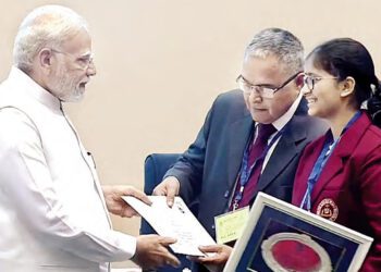 अंजलि सिन्हा को पीएम नरेंद्र मोदी ने किया सम्मानित