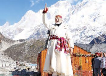‘चोल-डोरा’ धारण कर बाबा केदारनाथ के दरबार में पहुंचे पीएम मोदी