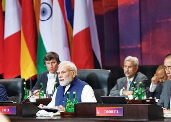 राष्ट्र निर्माता से विश्व निर्माता के सफर पर मोदी