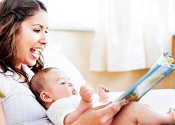 6 महीने के बच्चे के पास बोलकर पढ़ें