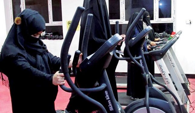 बेसमेंट में बने जिमों में खुली सांस ले रहीं अफगान महिलाएं