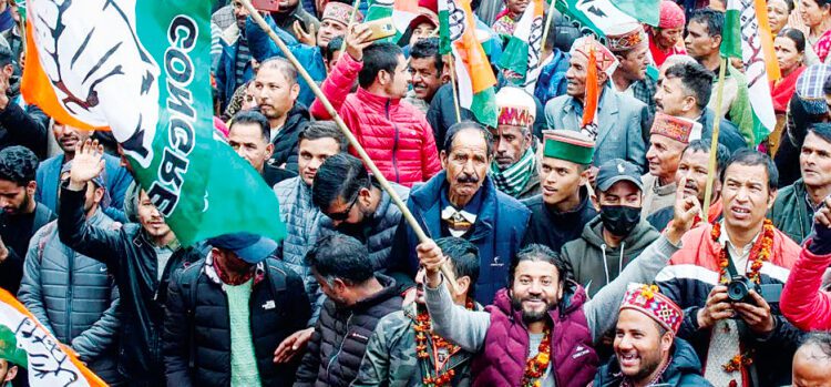 हिमाचल में बागियों ने बिगाड़ा बीजेपी का गणित