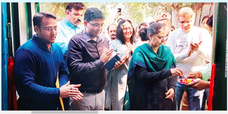 मानेसर निगम आयुक्त ने सारे होम्स सोसाइटी में किया एमआरएफ का उद्घाटन