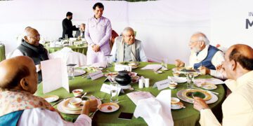 सांझी रोटी :  सत्ताधारी व विपक्षी नेताओं ने साथ-साथ लिया मोटे अनाज का लुत्फ