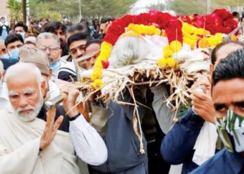 पीएम मोदी ने पुत्र धर्म और राजधर्म, दोनों निभाए