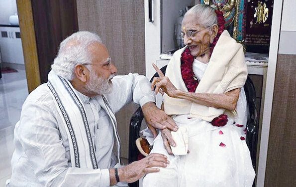 मोदी को हीरा बनाने वाली मां हीराबेन
