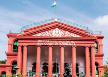 विवाद लंबित होने तक कर्मचारी को बर्खास्त नहीं कर सकते : कोर्ट