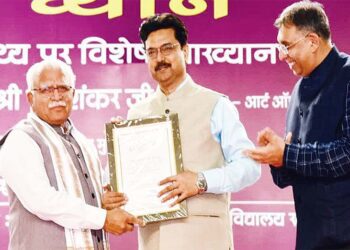 हरियाणा के सीएम मनोहर लाल 47 वर्ष बाद बने डिग्रीधारक