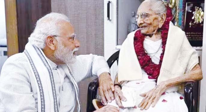 चंद स्मृतियां मेरे और आपके बीच का अब नया पुल हैं मां : मोदी