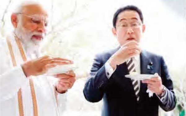 जापानी पीएम बोले- एक गोलगप्पा और देना भाई
