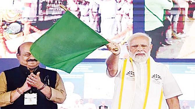 मोदी ने हुबली में दुनिया के सबसे लंबे रेलवे प्लेटफार्म का उद्घाटन किया