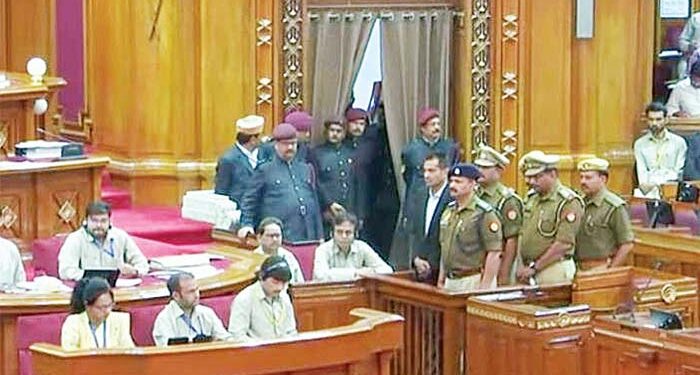 यूपी विधानसभा में लगी अदालत, 19 साल बाद 6 दोषी पुलिसकर्मियों को सुनाई गई सजा