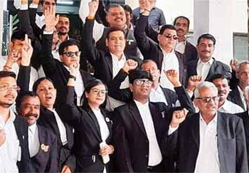 वकील हड़ताल पर नहीं जा सकते, काम बंद नहीं कर सकते : सुप्रीम कोर्ट