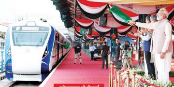 पीएम ने द. भारत में एक साथ दो वंदे भारत एक्सप्रेस को झंडी दिखाई