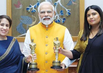 पीएम नरेंद्र मोदी से मिलीं ऑस्कर विनर गुनीत मोंगा