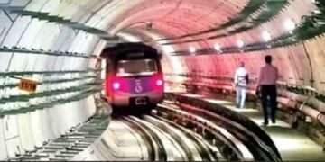 भारत में पहली बार नदी के अंदर दौड़ी मेट्रो