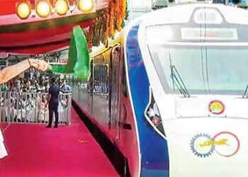 ‘सुपर सोनिक’ स्पीड से बदल रही भारतीय रेल