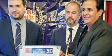 Noida's entrepreneur Dr. Piyush received the 'Game Changer of the Year' award