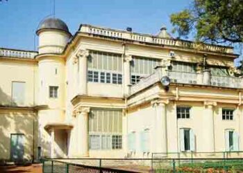 It was established by Gurudev Rabindranath Tagore in Virbhoomi district.