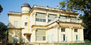 It was established by Gurudev Rabindranath Tagore in Virbhoomi district.