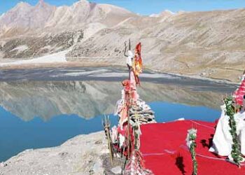 Modi was seen immersed in the devotion of Shiva-Parvati