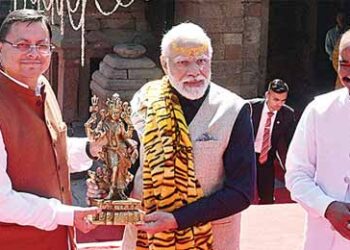Modi was seen immersed in the devotion of Shiva-Parvati