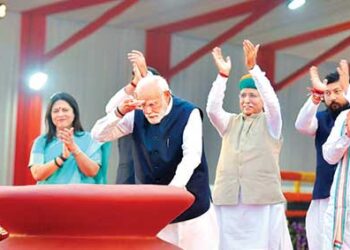 I swear on this soil, we will make India grand: Modi