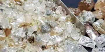 De Beers, Alrosa stopped supply of rough diamonds