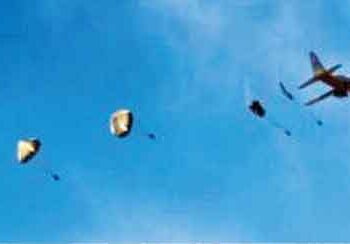 पश्चिमी रेगिस्तान में भारतीय सेना की बड़ी एयरबोर्न ड्रॉप ड्रिल