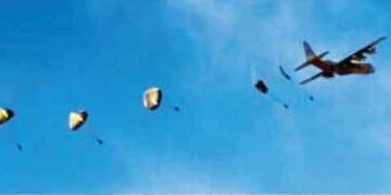 पश्चिमी रेगिस्तान में भारतीय सेना की बड़ी एयरबोर्न ड्रॉप ड्रिल