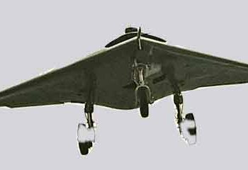 डीआरडीओ ने शुक्रवार को चित्रदुर्ग स्थित एयरोनॉटिकल टेस्ट रेंज (एटीआर) से ऑटोनॉमस फ्लाइंग विंग तकनीक का सफलतापूर्वक परीक्षण किया।