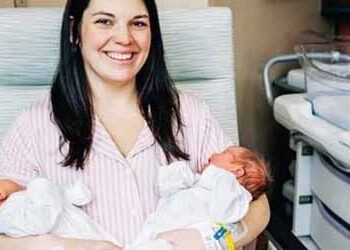 अमेरिका के अलबामा की दो गर्भाशय वाली महिला केल्सी हैचर ने जुड़वां बेटियों को जन्म दिया है। करीब 20 घंटे के अंतर पर रॉक्सी लैला और दूसरी बेटी रेबेल लेकन का जन्म हुआ।