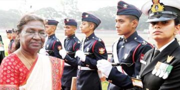 राष्ट्रपति द्रौपदी मुर्मू ने यहां राष्ट्रीय रक्षा अकादमी (एनडीए) के 145वें कोर्स की पासिंग आउट परेड की समीक्षा की और मार्चिंग दल में महिला कैडेटों के पहले बैच की भागीदारी की सराहना की।