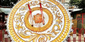 Gifts came from India and abroad with reverence