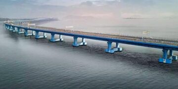 The country's longest bridge built on the sea