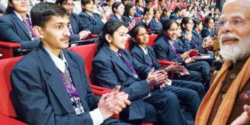 Parents should not make report card their visiting card: Modi