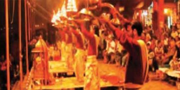 काशी में दुर्गा घाट पर गंगा आरती की जिम्मेदारी आधी आबादी के कंधों पर होगी। मंदिरों में दर्शन कराने से लेकर नाव तक का संचालन महिलाएं करेंगी।