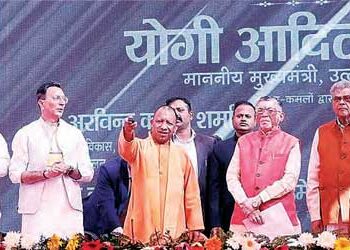 Beneficiaries were happy after receiving house keys, honor and laptop