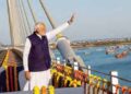 PM Modi took a dip in the sea to see Dwarka, bowed to Lord Krishna