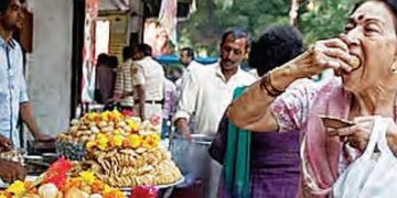 Be careful, there is acid water in Gol Gappa!