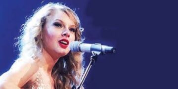 Pop singer Taylor Swift becomes billionaire