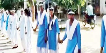 13000 students formed a human chain, gave the message of voting