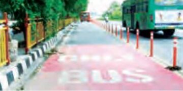 ग्रेटर नोएडा और ग्रेटर नोएडा वेस्ट को जोड़ने वाले 130 मीटर एक्सप्रेसवे पर बस सेवा के लिए अलग से बसवे का निर्माण किया जा रहा है।