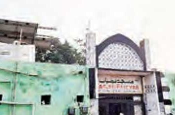 Vacate mosque and madrasa in a month