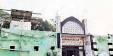 Vacate mosque and madrasa in a month