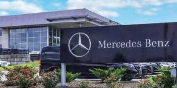 Mercedes Benz will invest Rs 3000 crore in Maharashtra