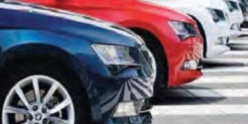 Noida residents go crazy about hybrid cars