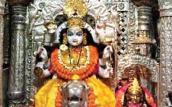 Aarti is performed 6 times every day in the 400 year old Mumba temple.