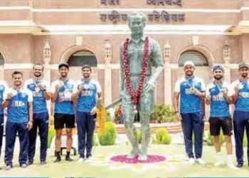 After return the hockey team paid tribute to the great player Dhyanchand