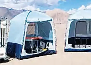 'Air drop' of the first portable hospital at a height of 15000 feet